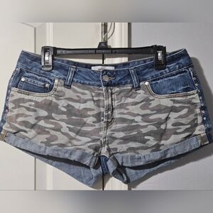 Vs pink camo jean shorts